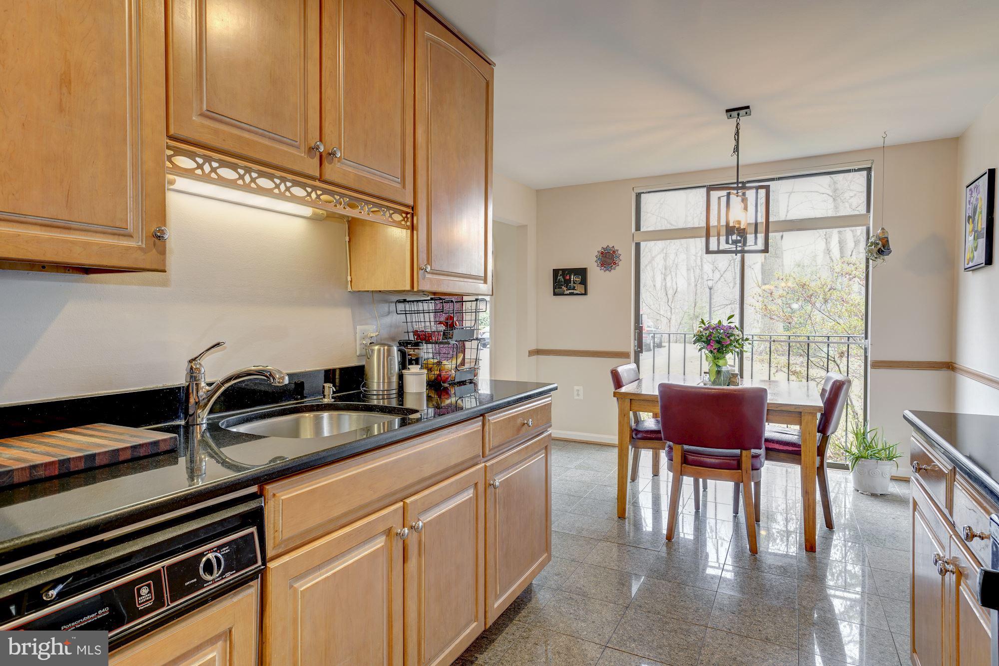 8082 Inverness Ridge Road Potomac, MD 20854 - Photo 10 of 31 Kitchen