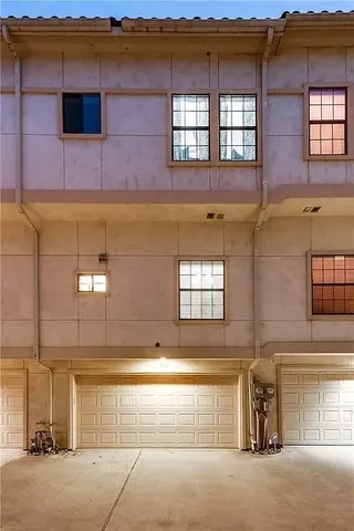 $2,995 | 1008 Pavillion Street, Dallas, TX 75204