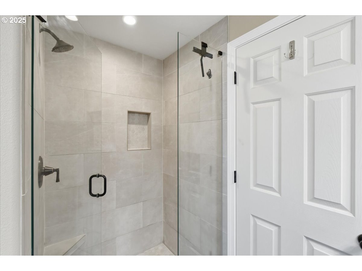 2519 Northwest 13th Street Battle Ground, WA 98604 - Photo 22 of 43 a bathroom with a shower