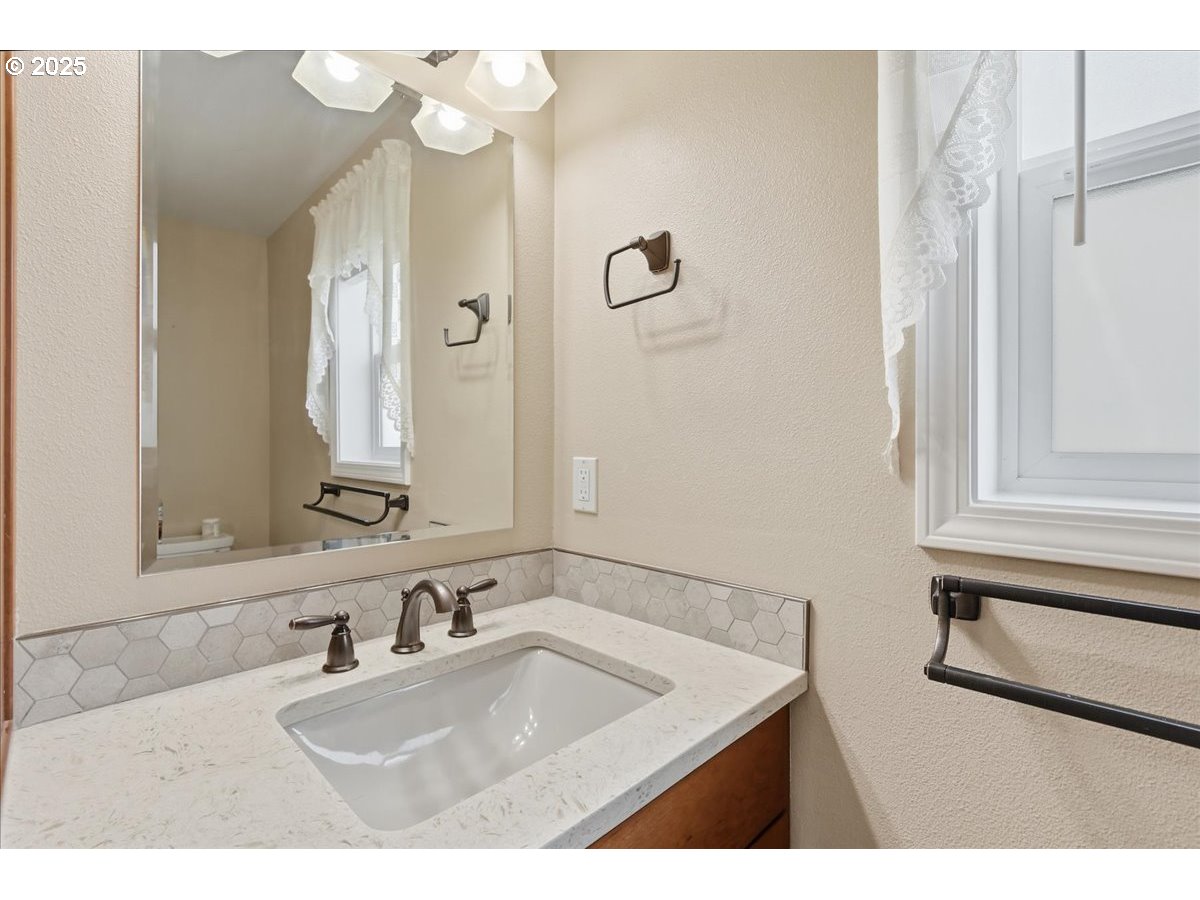 2519 Northwest 13th Street Battle Ground, WA 98604 - Photo 23 of 43 a bathroom with a sink vanity granite and a mirror
