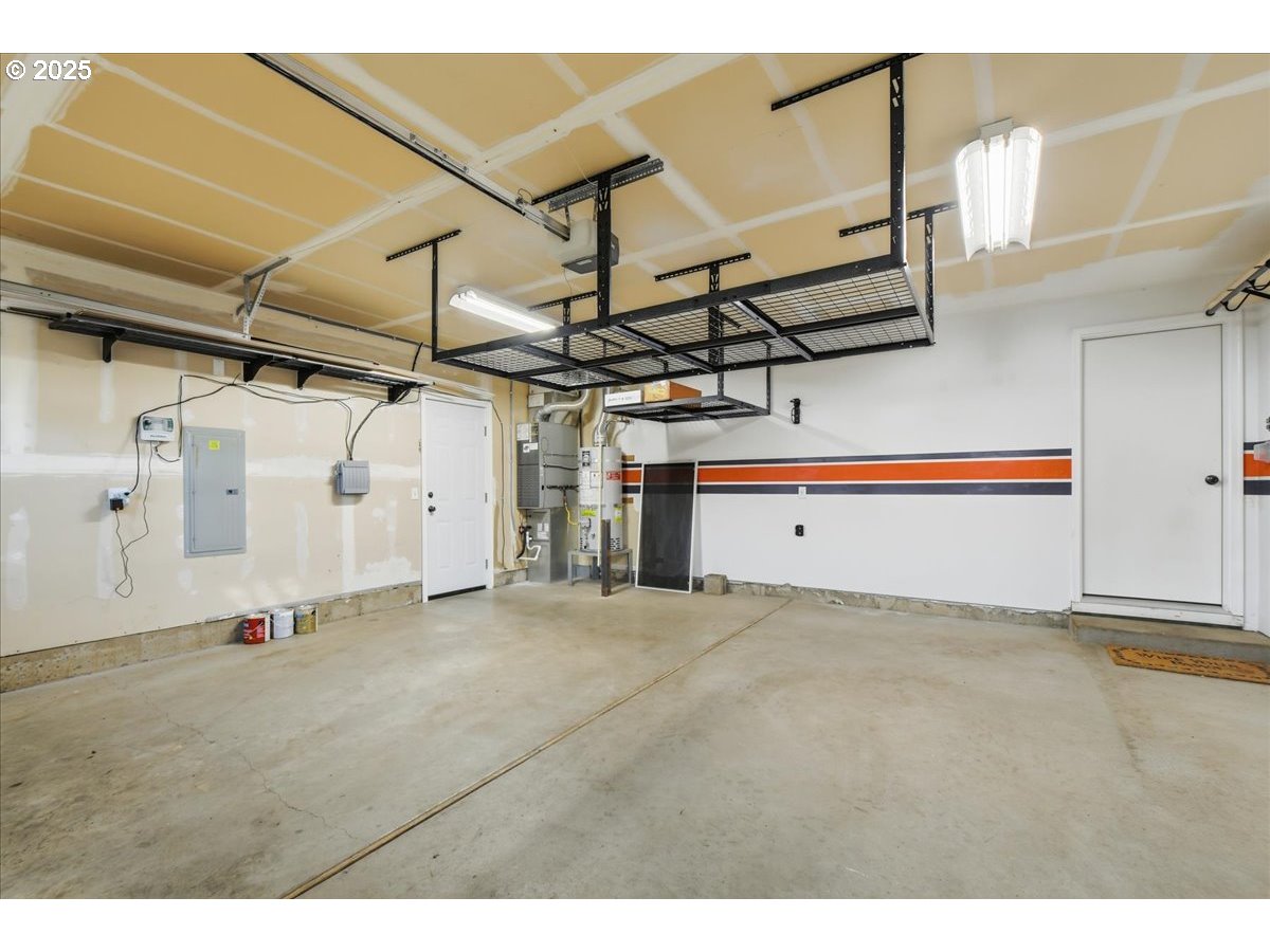 2519 Northwest 13th Street Battle Ground, WA 98604 - Photo 30 of 43 a view of a garage