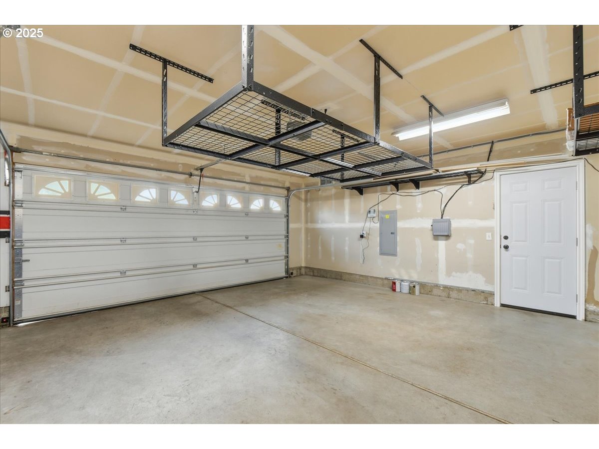 2519 Northwest 13th Street Battle Ground, WA 98604 - Photo 31 of 43 a view of a garage