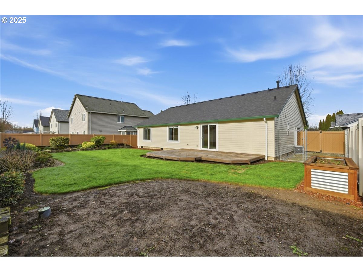 2519 Northwest 13th Street Battle Ground, WA 98604 - Photo 36 of 43 a view of a back yard of the house