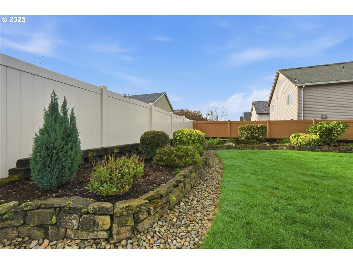 2519 Northwest 13th Street Battle Ground, WA 98604 - Photo 37 of 43 a backyard of a house with lots of green space