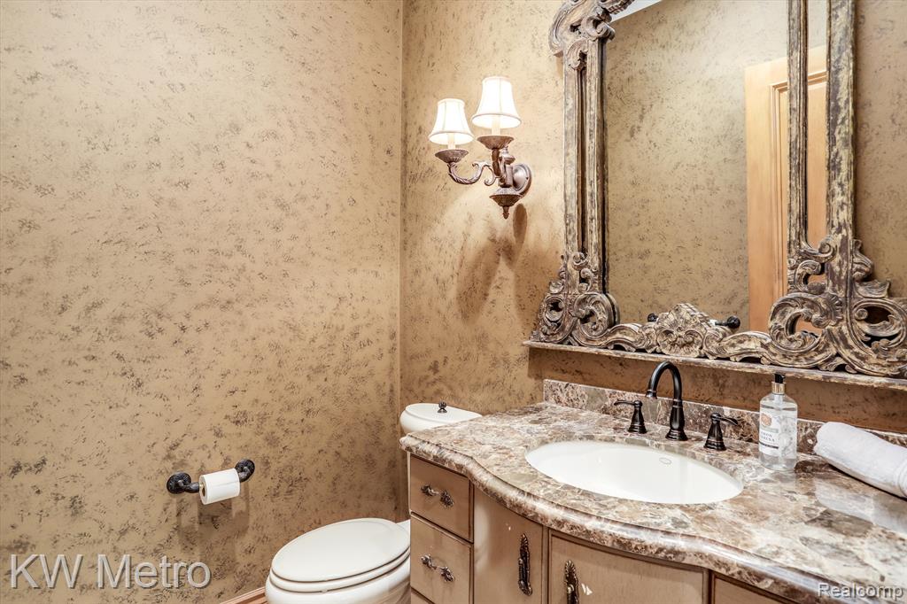 1553 Scenic Hollow Rochester, MI 48306 - Photo 23 of 65