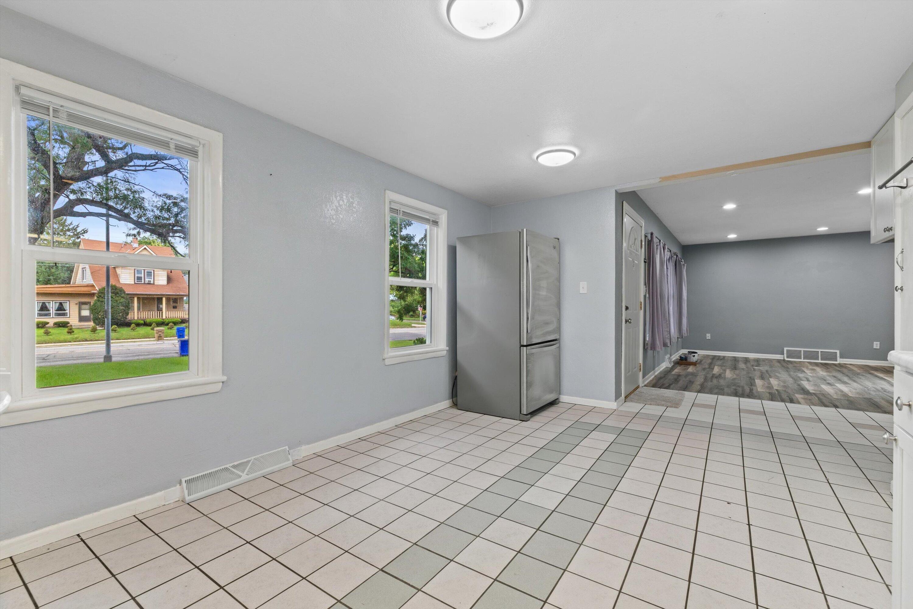 6411 Sheridan Road Kenosha, WI 53143 - Photo 9 of 26 kitchen