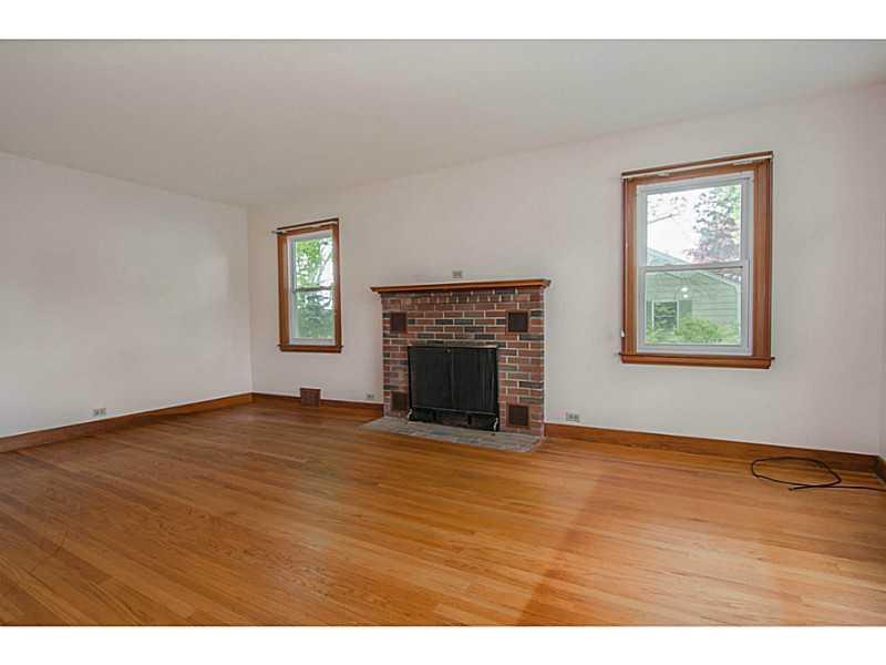 30 Kettle Cove Road Cape Elizabeth, ME 04107 - Photo 8 of 17 Living Room.