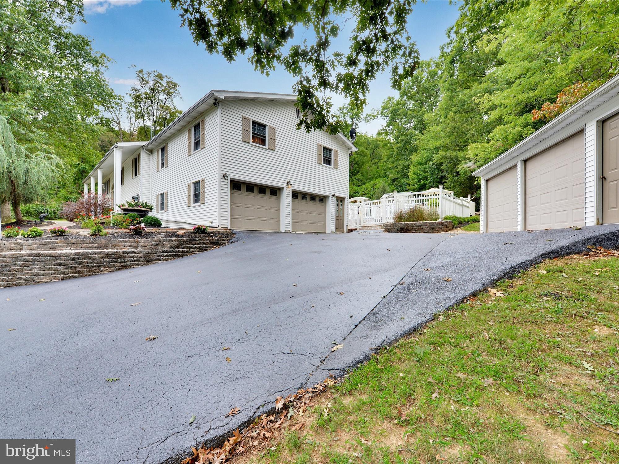 6166 Pigeon Hill Road Spring Grove, PA 17362 - Photo 2 of 25 Attached & Detached Garage