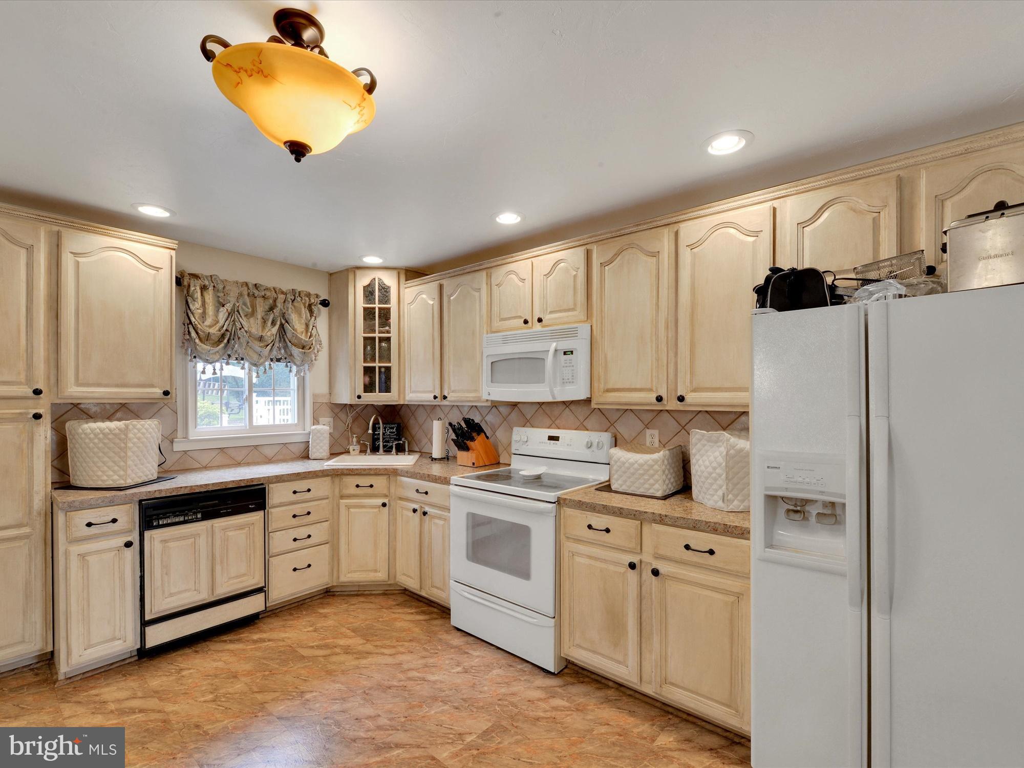 6166 Pigeon Hill Road Spring Grove, PA 17362 - Photo 8 of 25 Kitchen