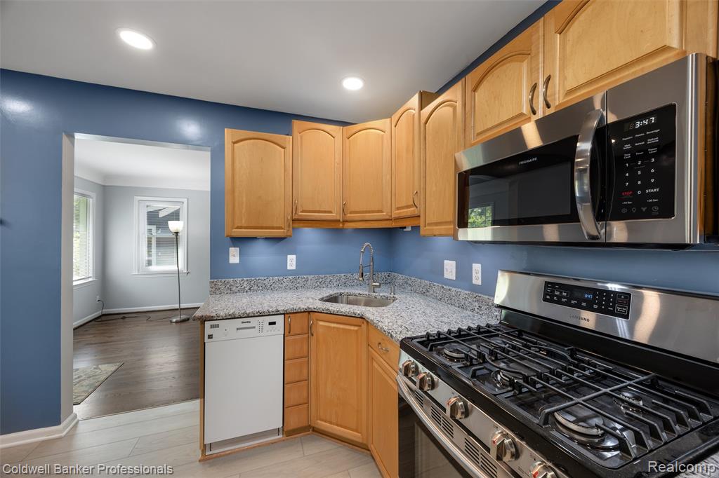 2050 Ridgemont Road Grosse Pointe Woods, MI 48236 - Photo 12 of 22