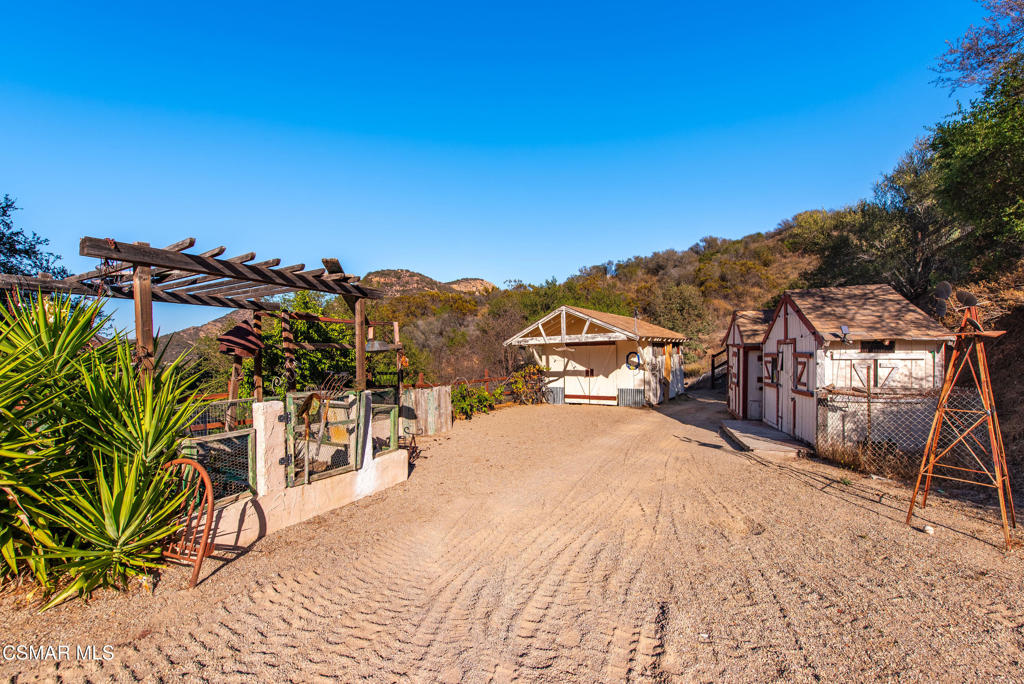 356 East Carlisle Road Thousand Oaks, CA 91361 - Photo 46 of 74
