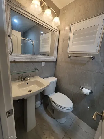 $4,500 | 8011 Sterling Drive, Huntington Beach, CA 92646