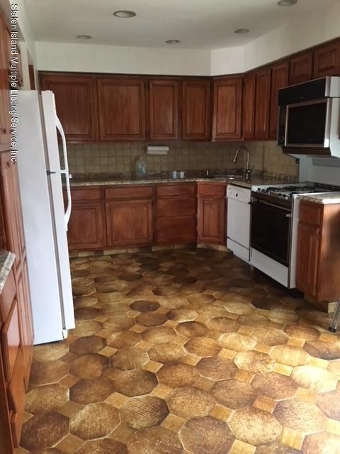 364 Green Valley Road Staten Island, NY 10312 - Photo 16 of 28 IMG_0026