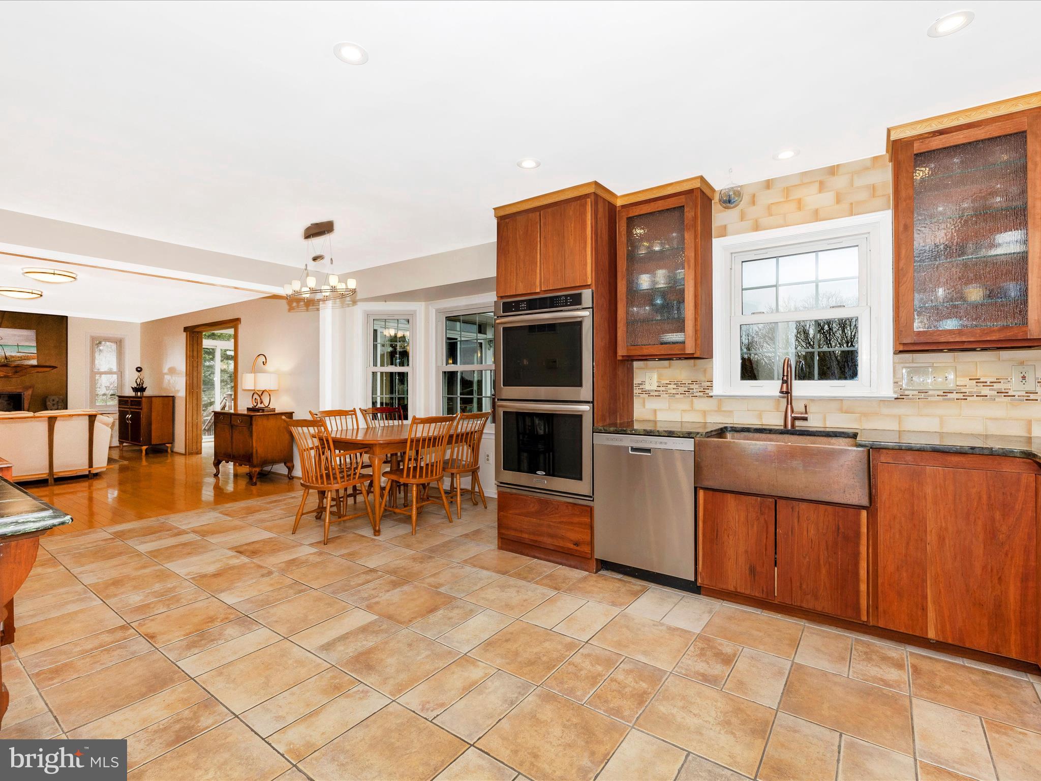 11000 Watkins Road Germantown, MD 20876 - Photo 10 of 57 Table-Space Kitchen