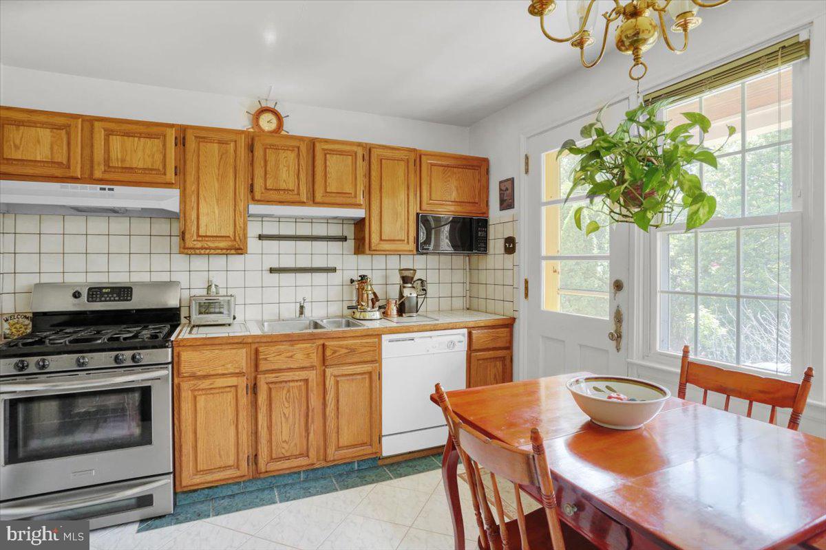 1012 Barberry Road Reading, PA 19610 - Photo 8 of 21 Kitchen