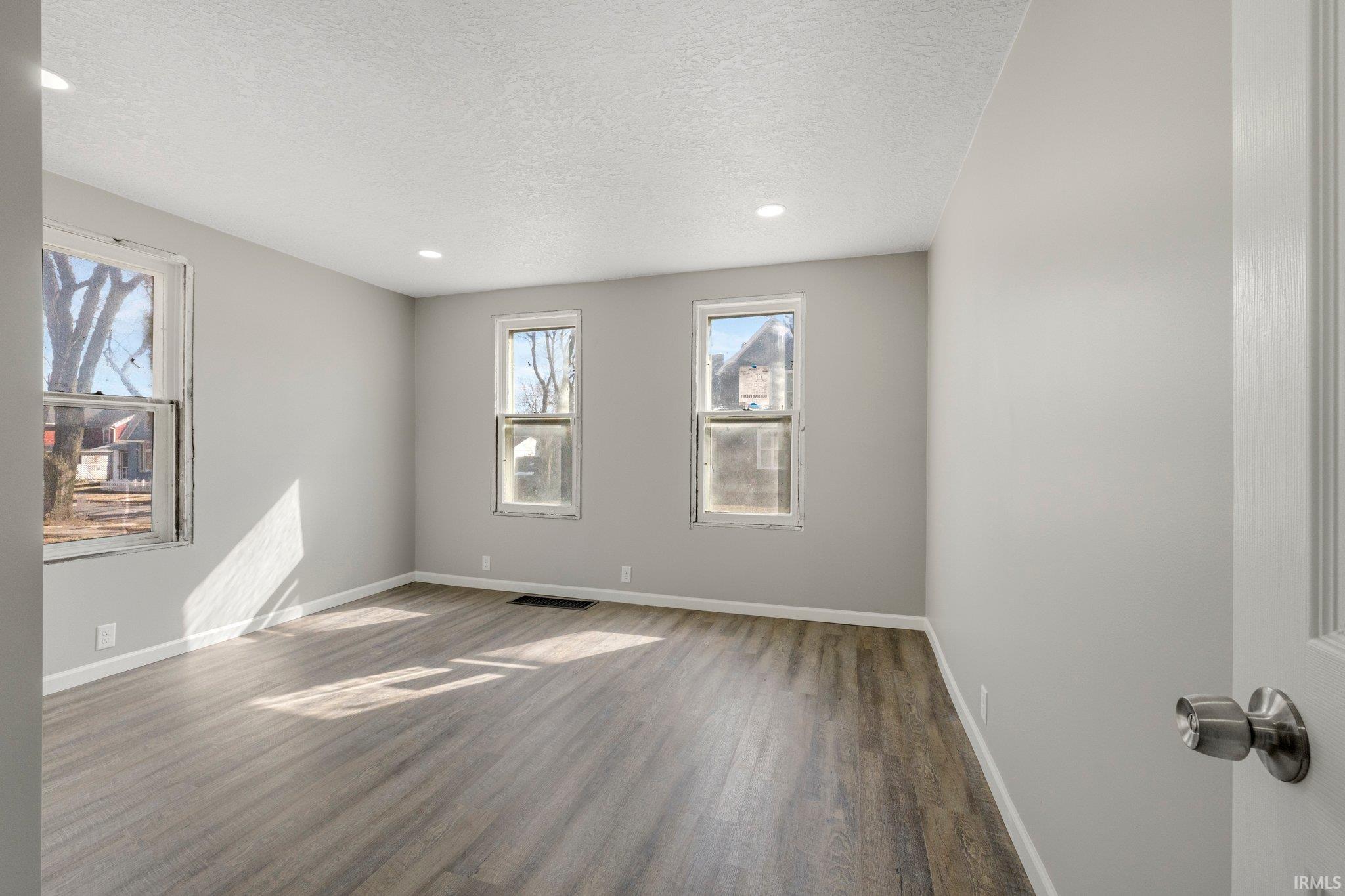 607 Riverside Avenue Fort Wayne, IN 46805 - Photo 13 of 33