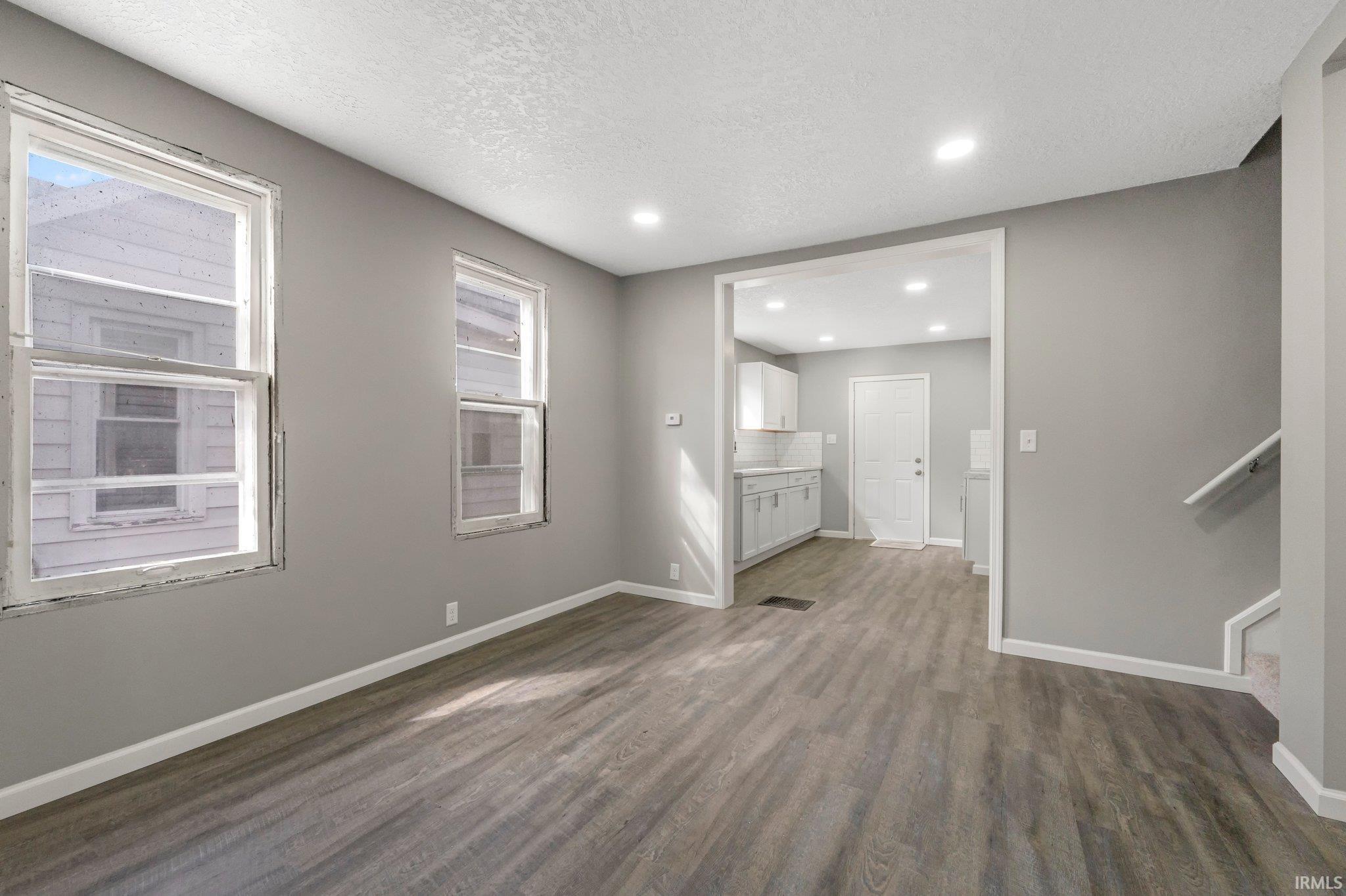 607 Riverside Avenue Fort Wayne, IN 46805 - Photo 5 of 33