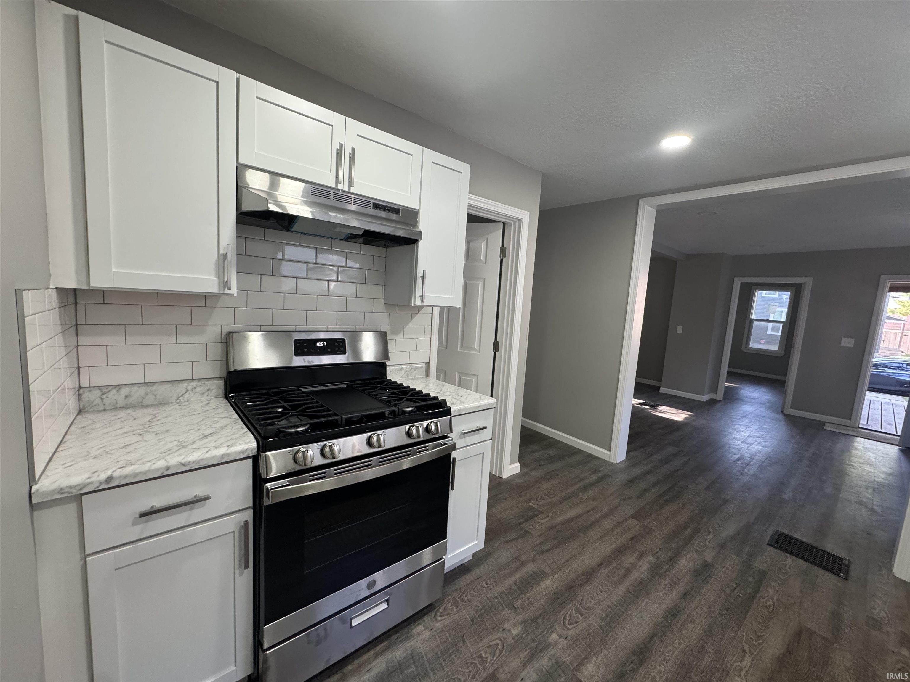 607 Riverside Avenue Fort Wayne, IN 46805 - Photo 7 of 33