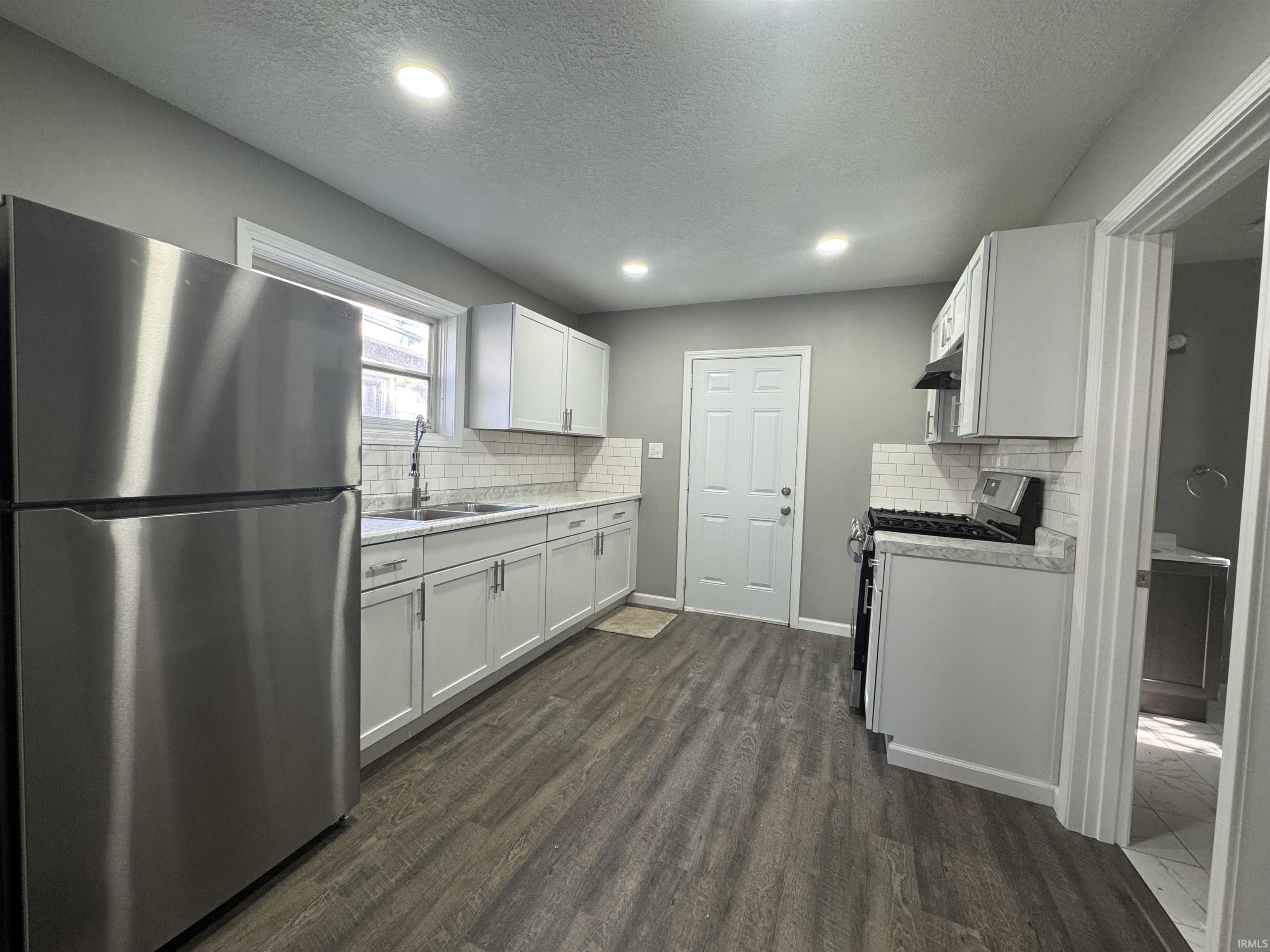 607 Riverside Avenue Fort Wayne, IN 46805 - Photo 8 of 33