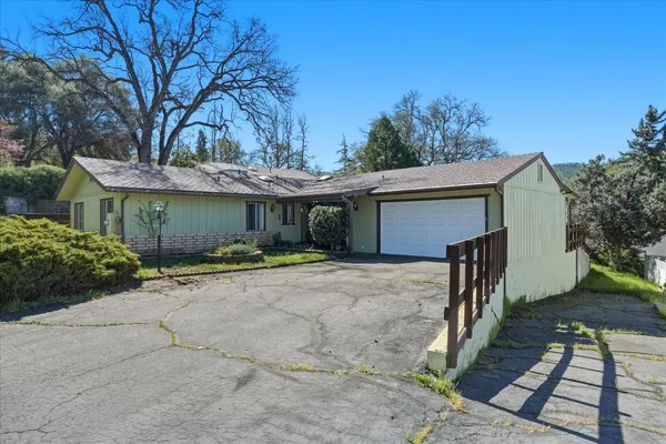 $359,000 | 40888 Goldside Drive, Oakhurst, CA 93644