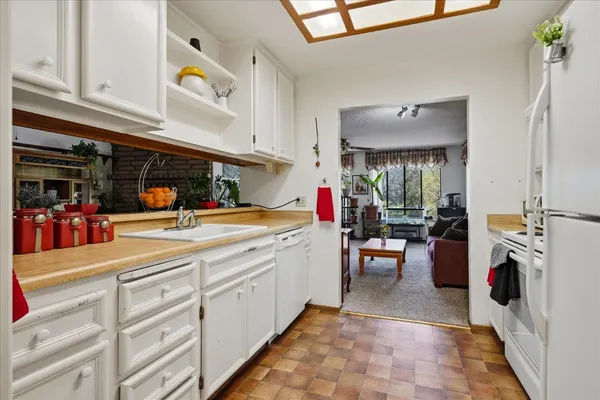 $359,000 | 40888 Goldside Drive, Oakhurst, CA 93644