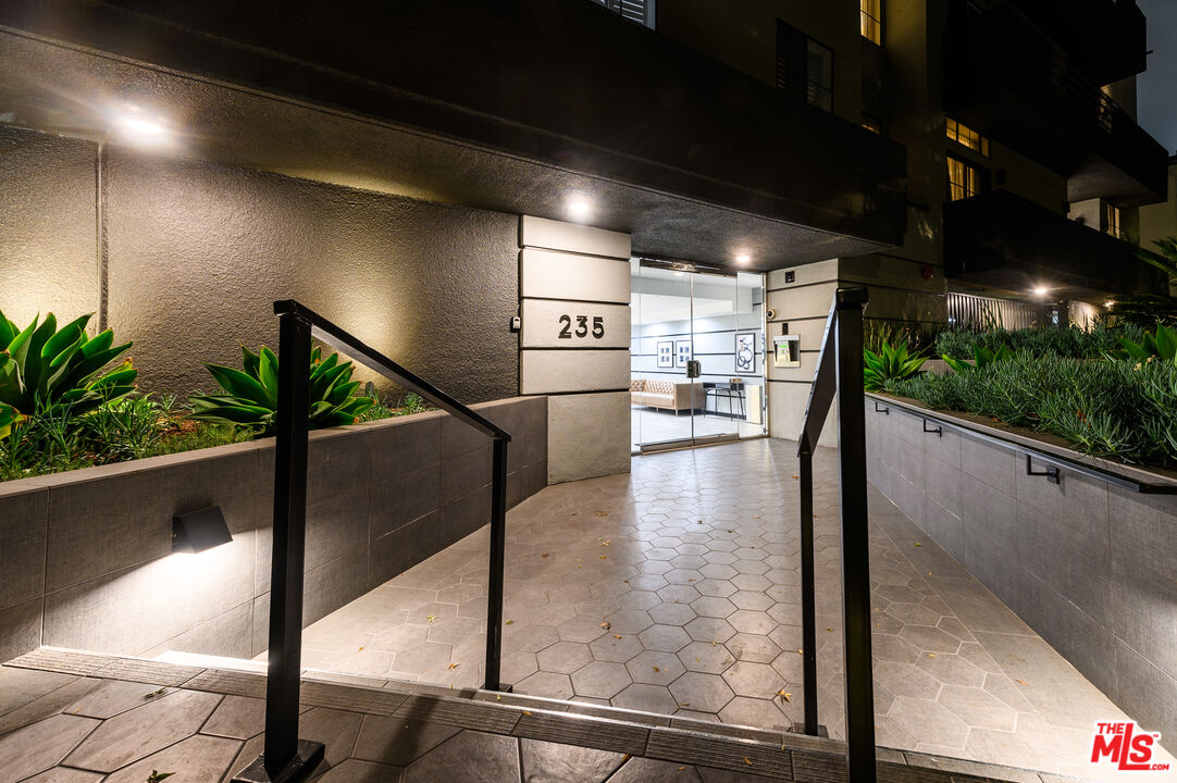 235 South Reeves Drive, Unit 301 Beverly Hills, CA 90212 - Photo 16 of 18 a view of a hallway with a potted plant