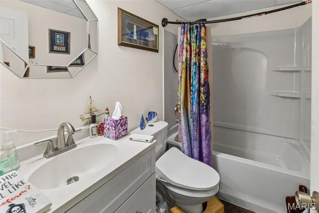 $384,900 | 516 Nottingham Drive, Troy, IL 62294