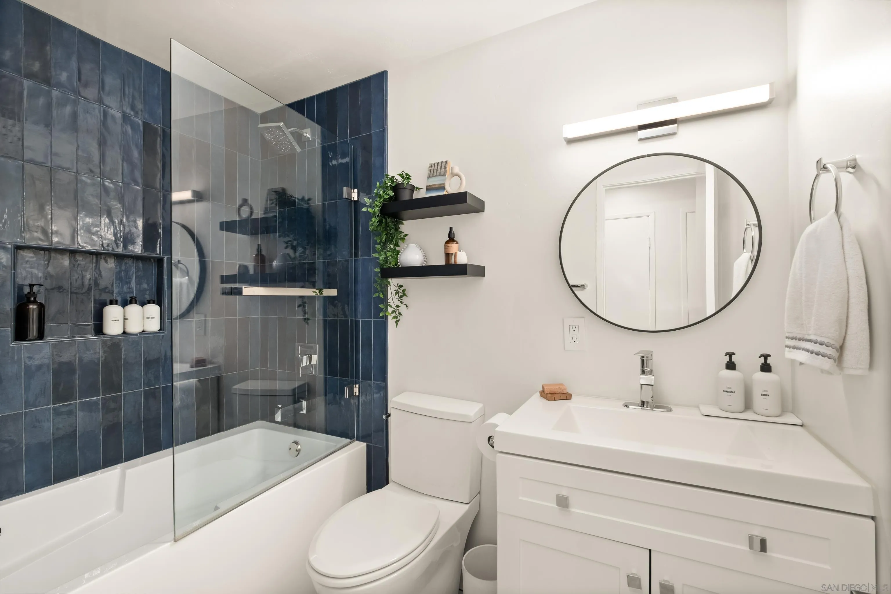 9081 Inverness Road Santee, CA 92071 - Photo 18 of 53 a bathroom with a sink a toilet and bathtub