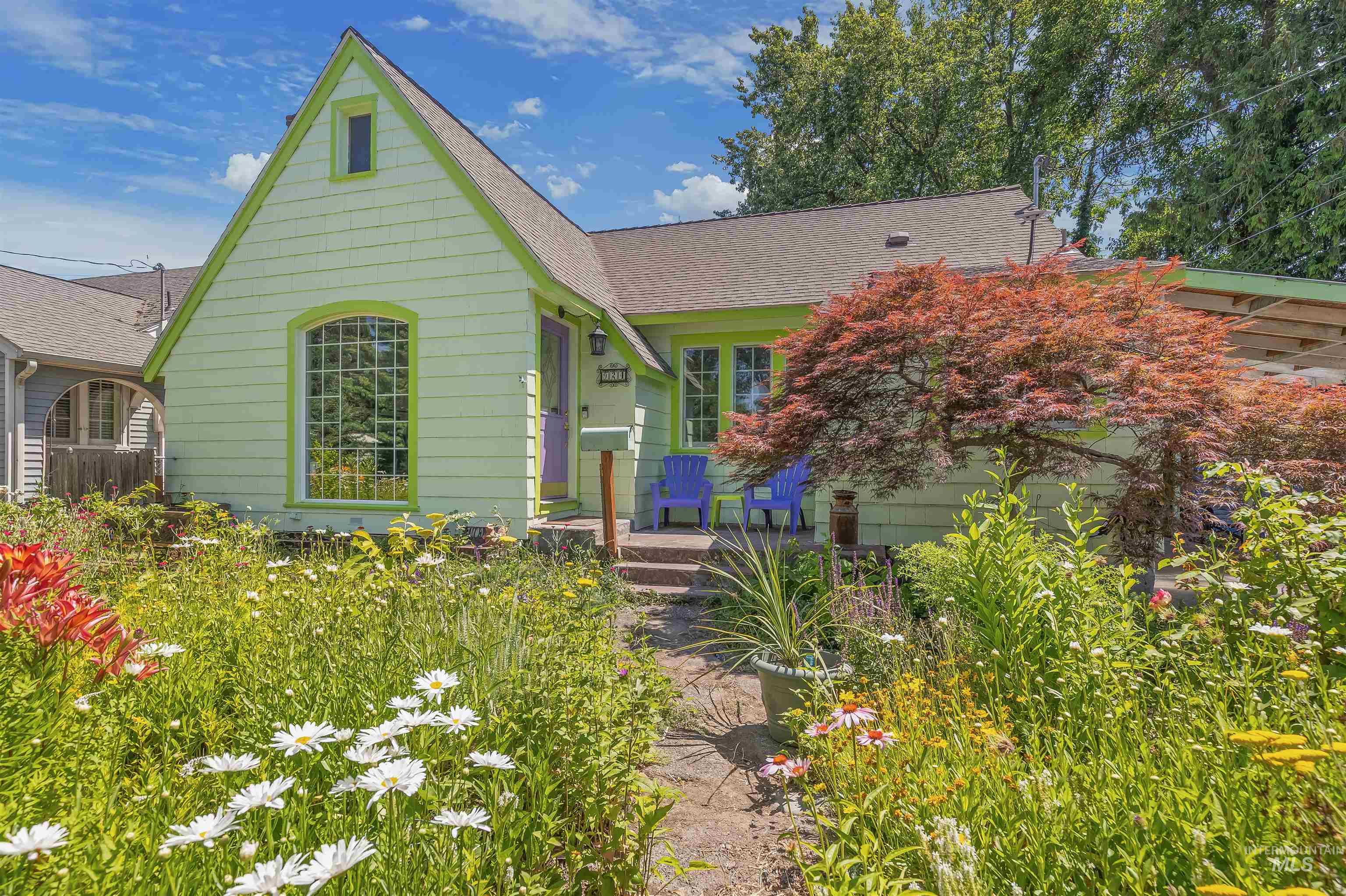 924 N Street Lewiston, ID 83501 - Photo 2 of 46 Gabled architectural elevation with a large arched window