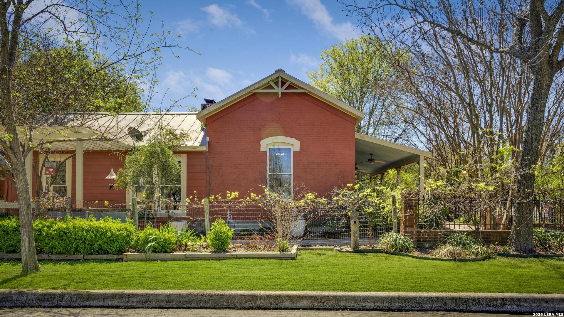 101 Landa Street Boerne, TX 78006 - Photo 6 of 50