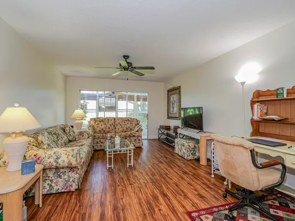 $1,800 | 2800 Indian River Boulevard, Unit 4R, Vero Beach, FL 32960