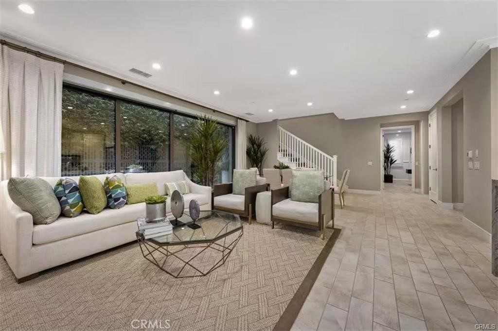 166 Villa Ridge Irvine, CA 92602 - Photo 5 of 26 Gallery Image 5