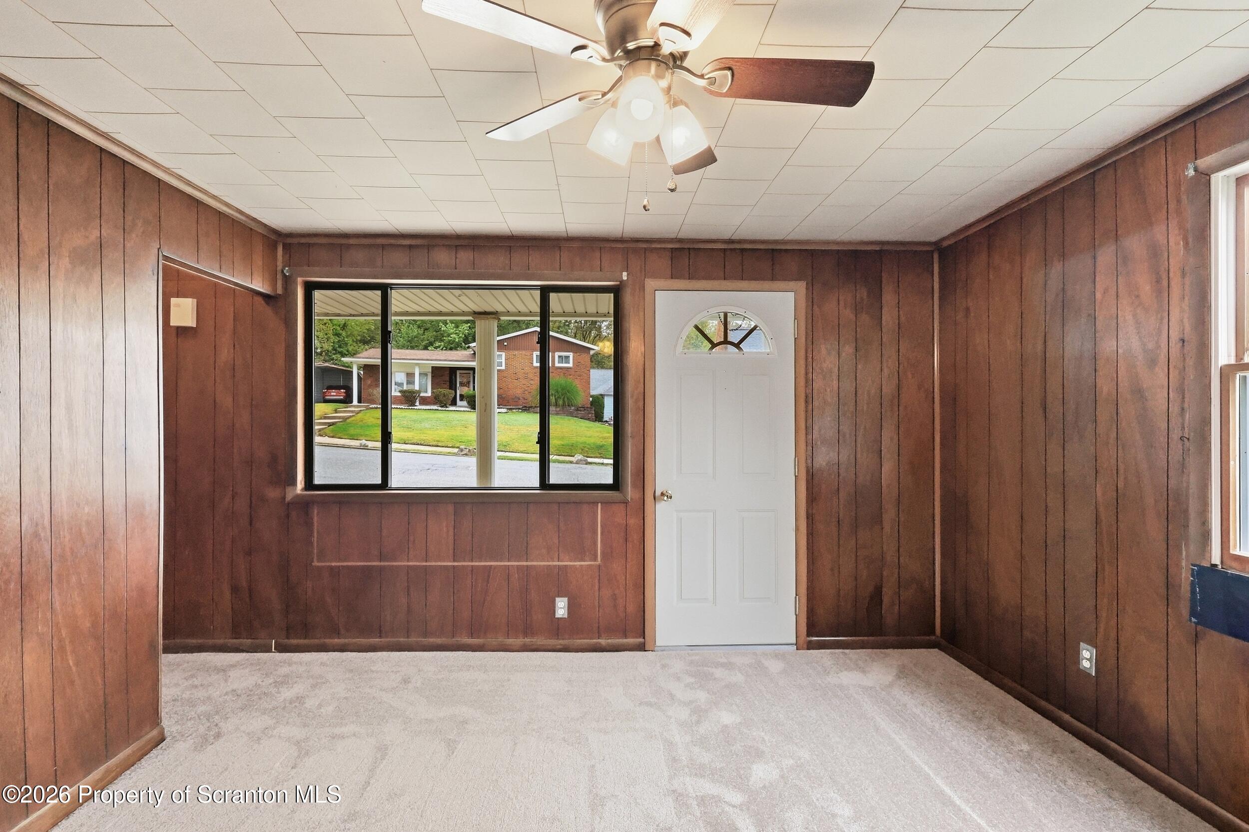 827 Spring Street Moosic, PA 18507 - Photo 2 of 41 4_827 spring4