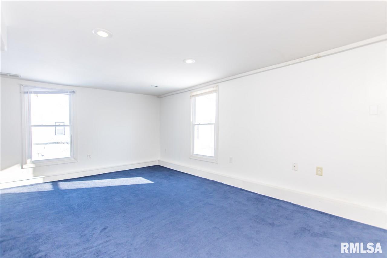 300 Ehrett Street Creve Coeur, IL 61610 - Photo 11 of 33 Gallery Image 11