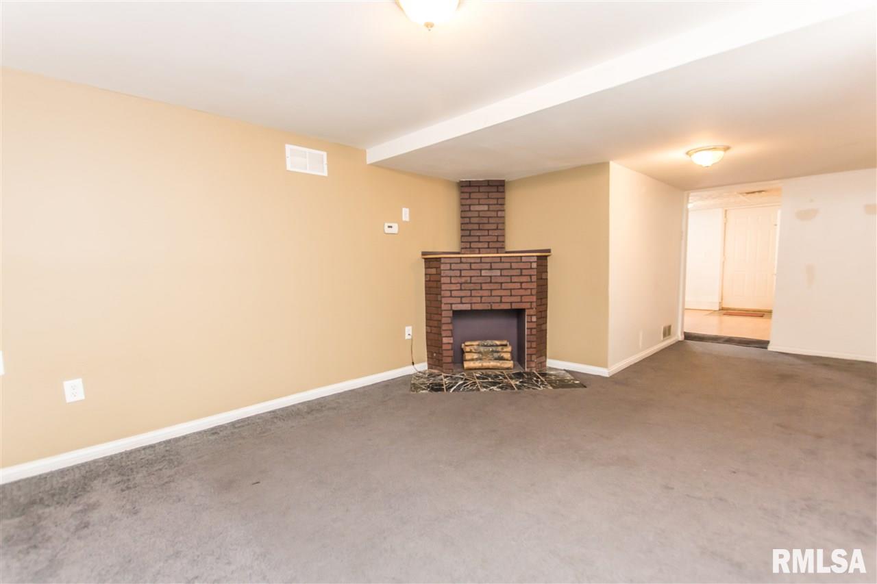 300 Ehrett Street Creve Coeur, IL 61610 - Photo 3 of 33 Gallery Image 3