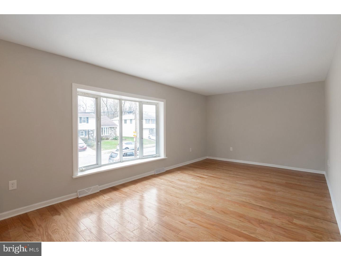 8805 Rising Sun Avenue Philadelphia, PA 19115 - Photo 3 of 25 Gallery Image 3
