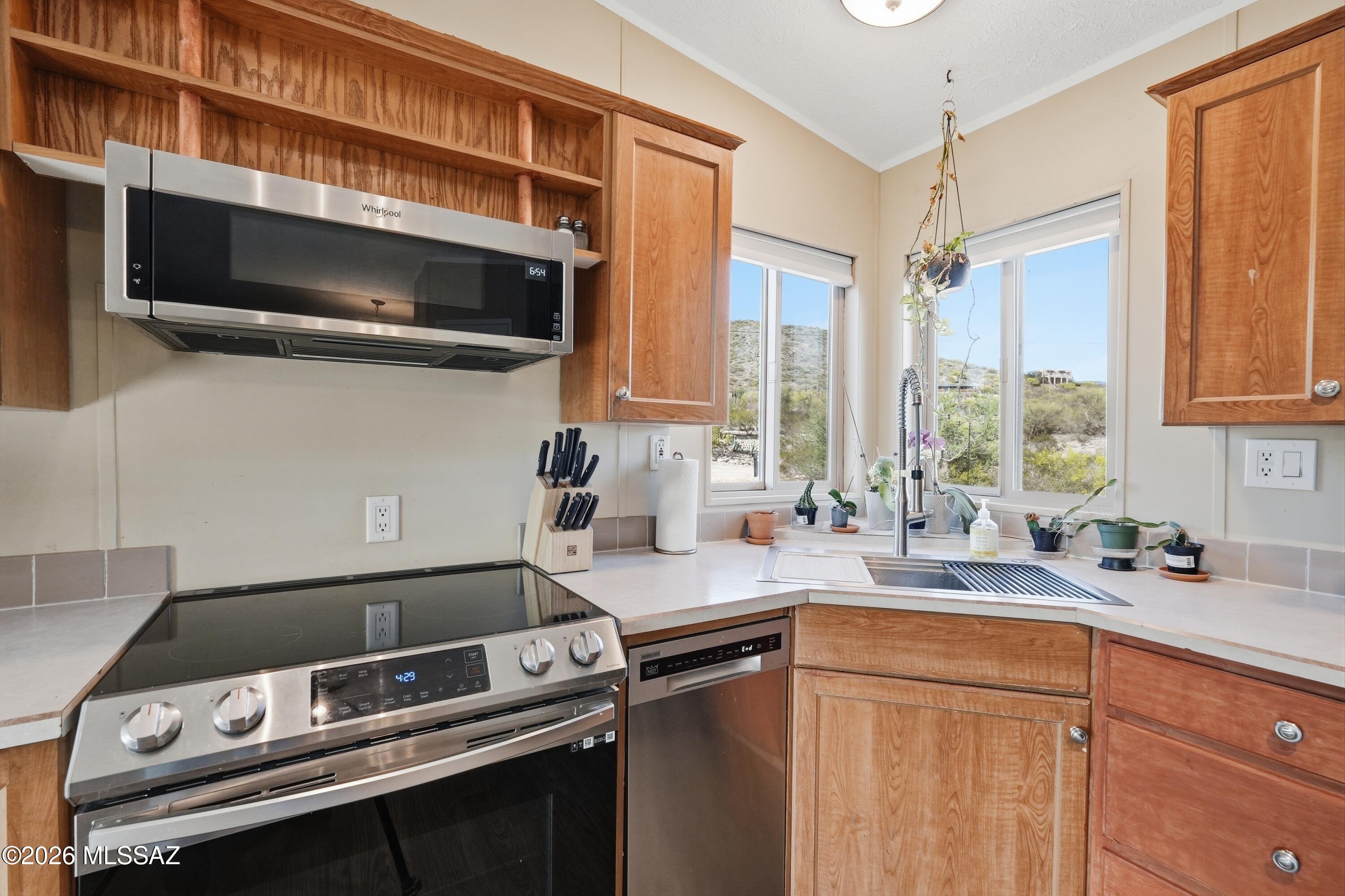 15680 East Colossal Cave Road Vail, AZ 85641 - Photo 13 of 51 Kitchen