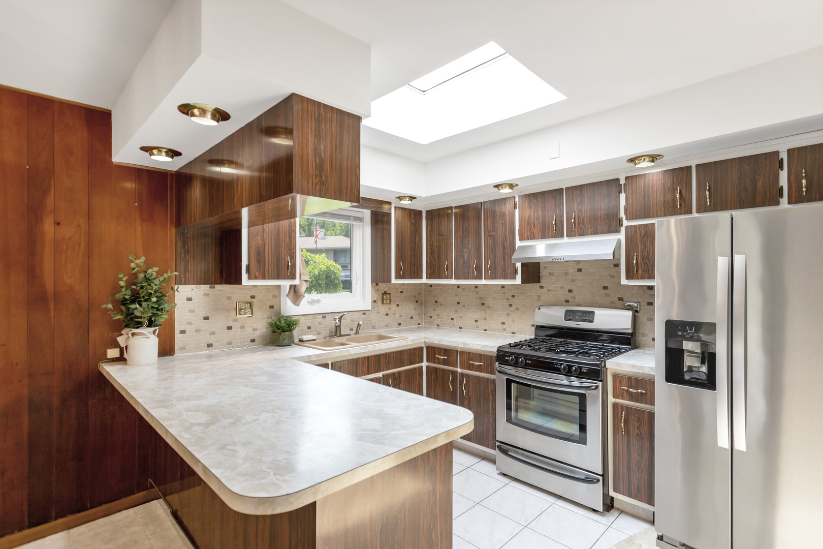 30W501 Lies Road West Chicago, IL 60185 - Photo 7 of 28 Gallery Image 7