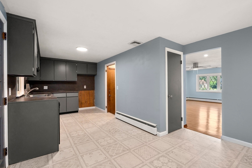 85 Keddy Street Springfield, MA 01109 - Photo 8 of 22