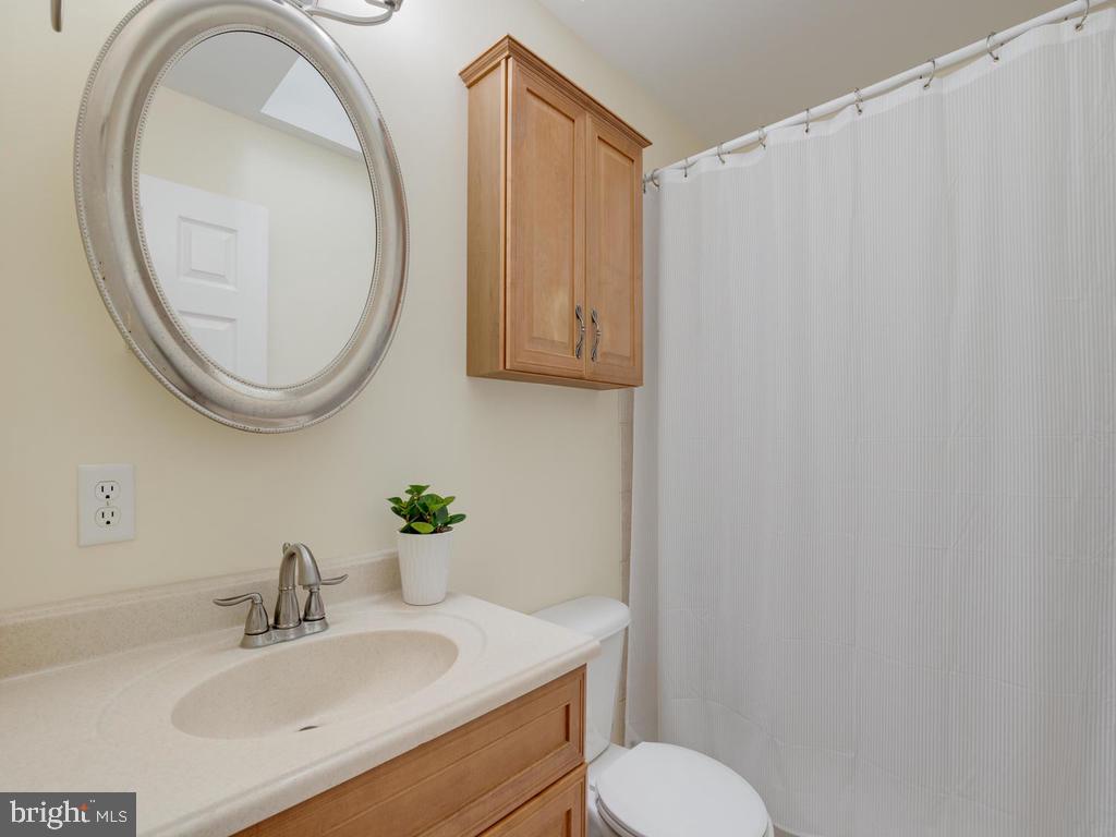 976 Pebblestone Road Pasadena, MD 21122 - Photo 19 of 39 Full bathroom with updated fixtures