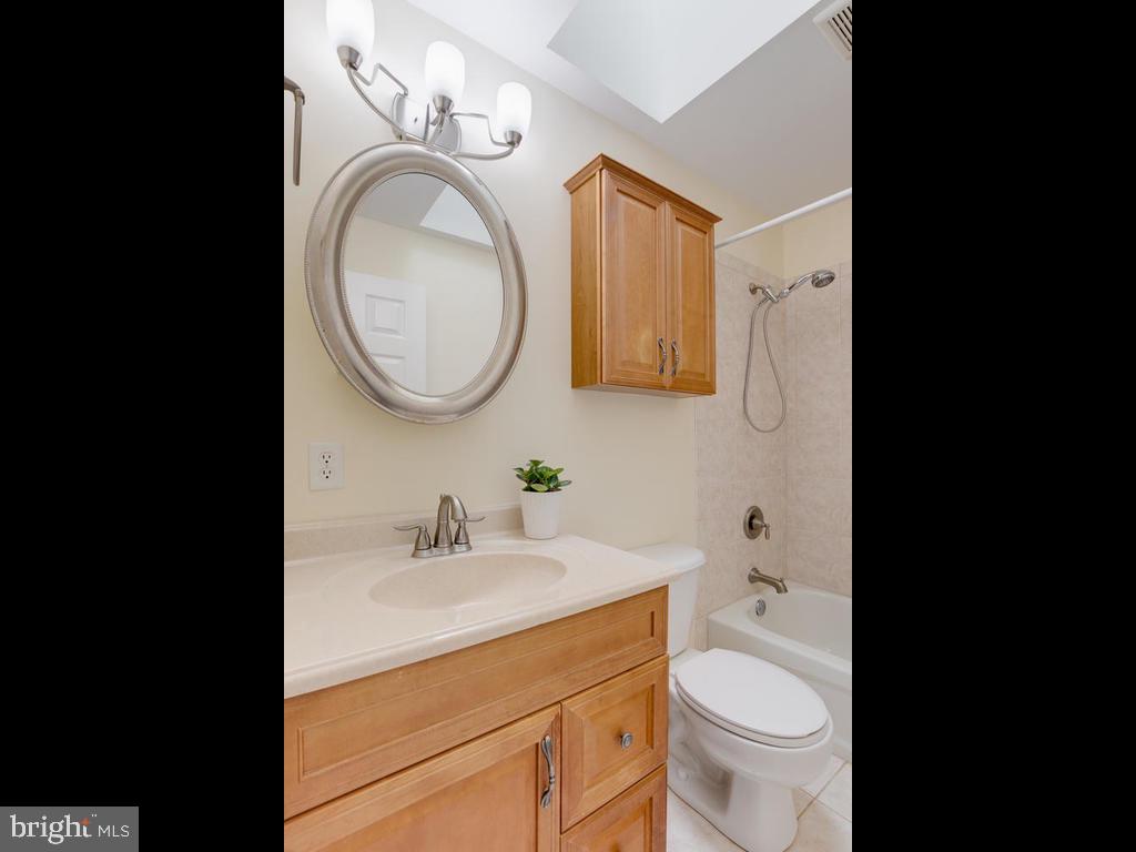 976 Pebblestone Road Pasadena, MD 21122 - Photo 21 of 39 Updated and fresh bathroom