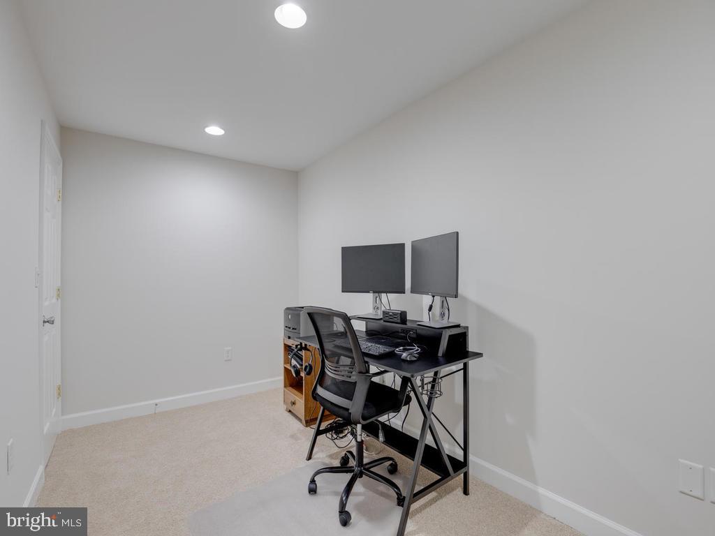 976 Pebblestone Road Pasadena, MD 21122 - Photo 27 of 39 Room to work from home or use as guest space
