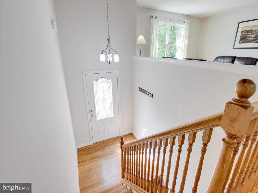 976 Pebblestone Road Pasadena, MD 21122 - Photo 4 of 39 Bright and sunny foyer