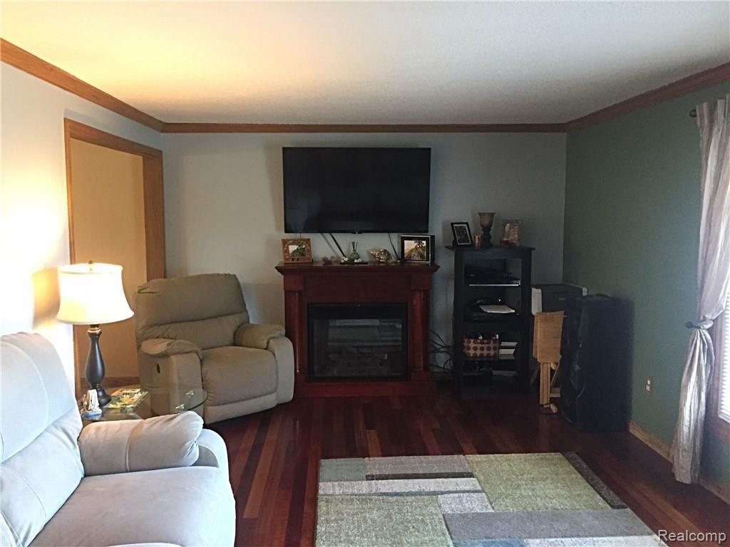6506 Allen Road Fenton, MI 48430 - Photo 8 of 12 IMG_2640.JPG