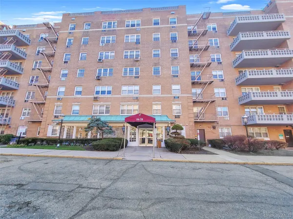 $349,999 | 84-39 153rd Avenue, Unit 6A | Lindenwood