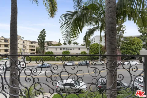 $1,149,000 | 11690 Montana Avenue, Unit 201, Los Angeles, CA 90049