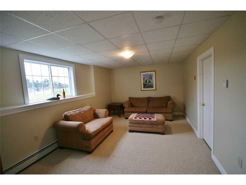 35 Streamside Lane, Unit 4 Bangor, ME 04401 - Photo 9 of 15 Den/Family/Great Room.