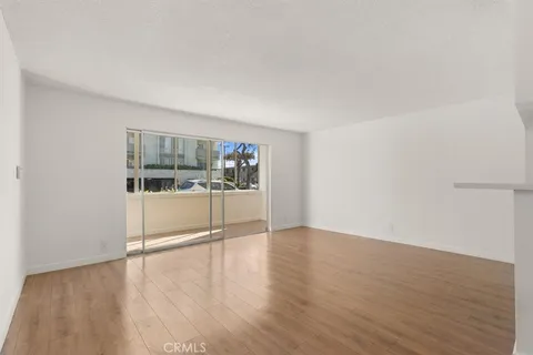 $419,000 | 805 Glenway Drive, Unit 105, Inglewood, CA 90302