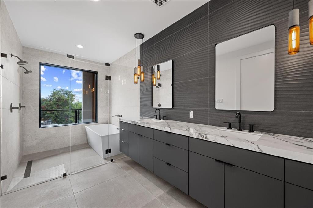 4519 Weldon Street Dallas, TX 75204 - Photo 31 of 40 a bathroom with 2 sink tub and a mirror