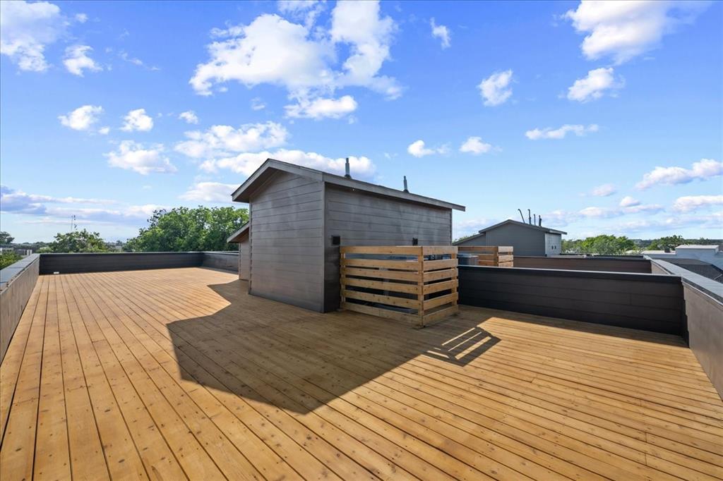 4519 Weldon Street Dallas, TX 75204 - Photo 35 of 40 a view of a terrace